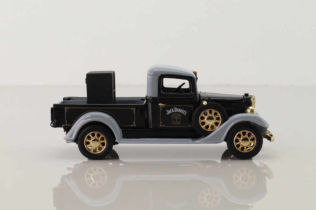 Matchbox Collectibles YYM92087; 1934 International Pickup Truck; Jack Daniel's